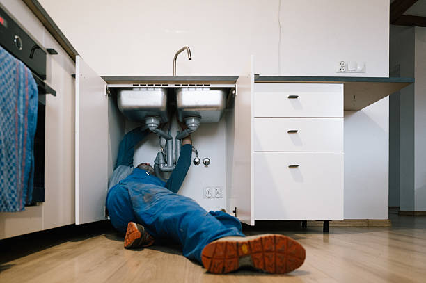 Professional Plumbing technician working in Bakewell, TN